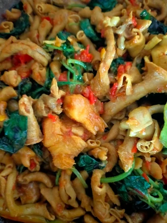 Cara Mudah Membikin Resep Usus Ayam bumbu kuning daun kemangi yang  Bikin Ketagihan Anti Ribet, Lezat Sekali