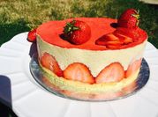 Une photo de fraisier crème pâtissière