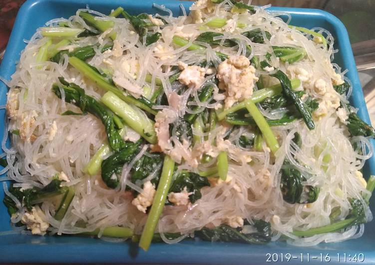 Mie jagung sayur hijau