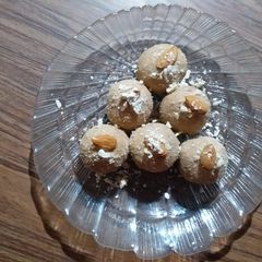Panjiri laddoo A picture of Panjiri laddoo.