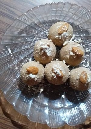 A picture of Panjiri laddoo.