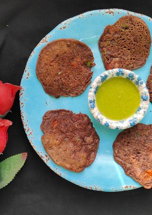 हेल्दी मिनी रागी उत्तपम रेसिपी मुख्य फोटो