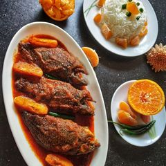 A picture of Koi Komola(Climbing Fish cooked with Orange juice).
