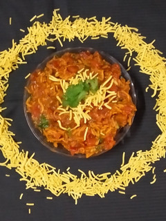 સેવ ટામેટા નું શાક (Sev Tameta Shak Recipe In Gujarati) રેસીપી મુખ્ય ફોટો