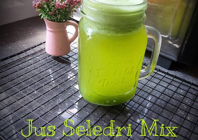 5 Bahan Buat Jus Seledri Nanas Timun Yang Enak Cookandrecipe 5 Bahan Buat Jus Seledri Nanas Timun Yang Enak Cookandrecipe