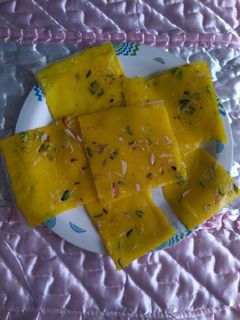 बॉम्बे आइस हलवा (Bombay ice halwa recipe in hindi) रेसिपी मुख्य फोटो