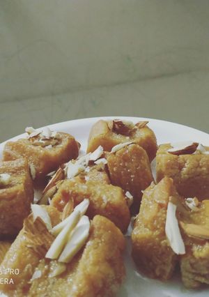 खस्ता गाजा (Khasta gaja recipe in Hindi) रेसिपी मुख्य फोटो