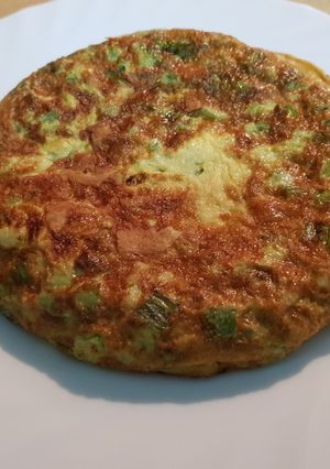 Foto principal de Tortilla de hojas tiernas de cebolleta