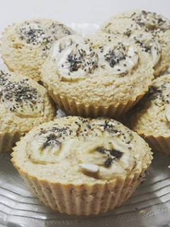 Una foto de Muffins de avena y yogurt rellenos con dulce de leche
