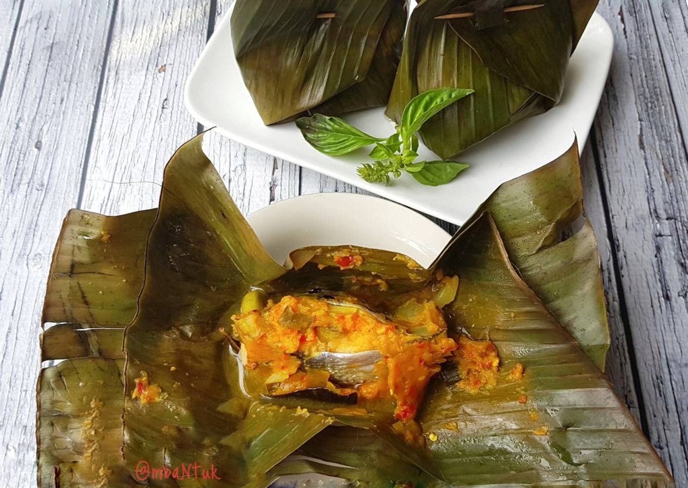 Pepes / Brengkes Patin Tempoyak