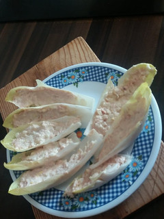 Una foto de Hojas de endivias rellenas