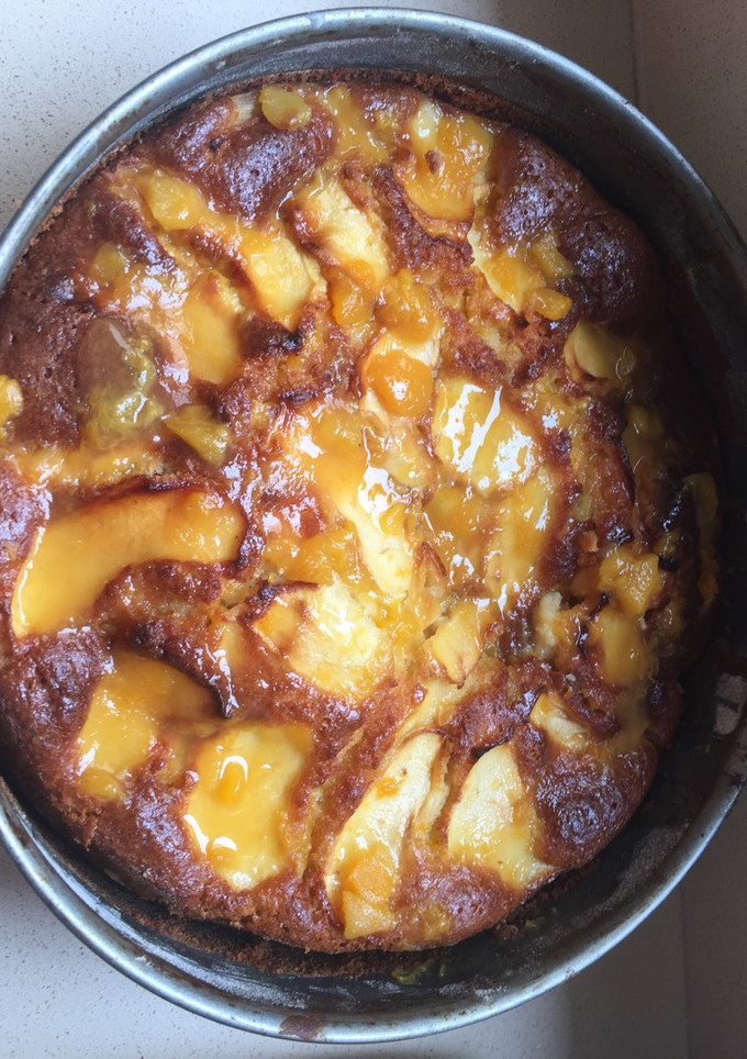 Una foto de Pastel de manzana con mermelada albaricoque