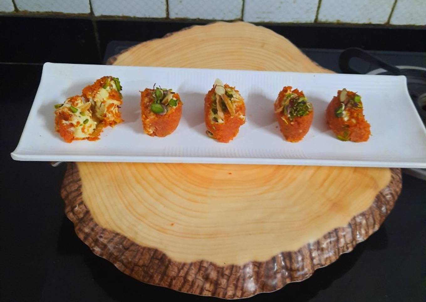 Gajar ka halwa sushi roll with rabri cream cheese filling