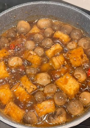 Hình của món Đậu chiên nấm rơm kho sả.