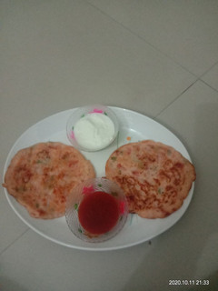 ટોમેટો ઉત્તપમ(Tomato Uttapam Recipe in Gujarati) રેસીપી મુખ્ય ફોટો