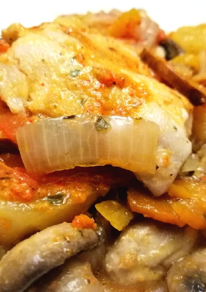 Una foto de Volteado de Filete de Pescado, Vegetales & Papas