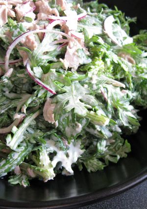 A picture of Shungiku (Edible Chrysanthemum) & Tuna Mayo Salad.