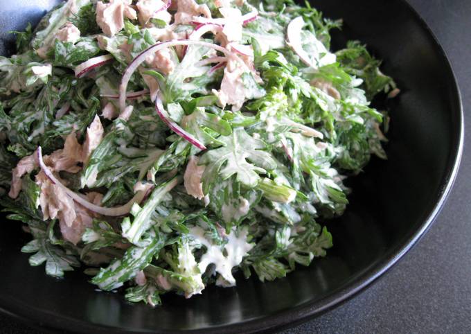 Shungiku (Edible Chrysanthemum) & Tuna Mayo Salad