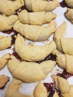 O poză a rețetei Cornulețe cu gem.