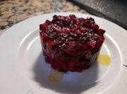 Una foto de tartar de remolacha