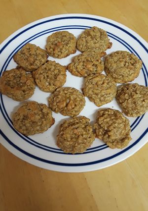 A picture of Caramel Chip Oatmeal Cookies.