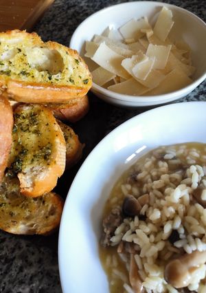 Una foto de Risotto de setas y butifarra