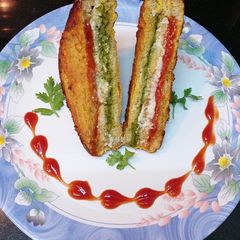 A picture of Three Layer Sandwich Bread Pakoda.