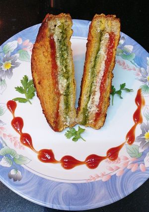A picture of Three Layer Sandwich Bread Pakoda.