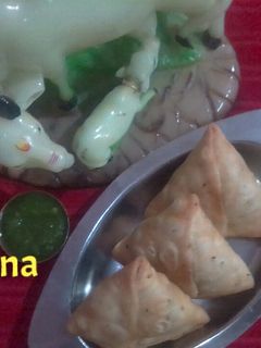 आलू के समोसे (Aloo ke samose recipe in hindi) रेसिपी मुख्य फोटो
