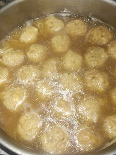 Una foto de Albóndigas de caldo