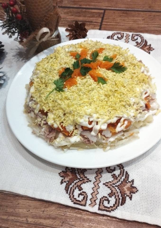 Салат з тунцем