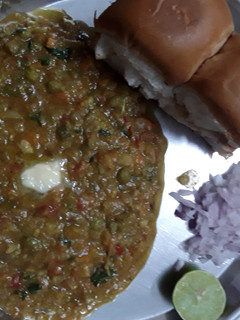 பாவ் பஜ்ஜி (Pav bajji recipe in tamil) செய்முறை முக்கிய புகைப்படம்