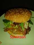 Hamburguesa casera con cebolla caramelizada