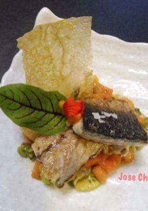 Foto principal de Tartar de papaya, gambas y aguacate con caballa a la plancha