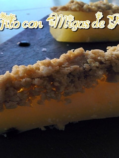 Una foto de Melon Mojito con Migas de Aceitunas