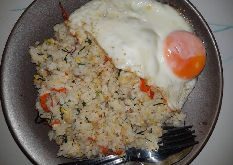 Nasi goreng daun jeruk