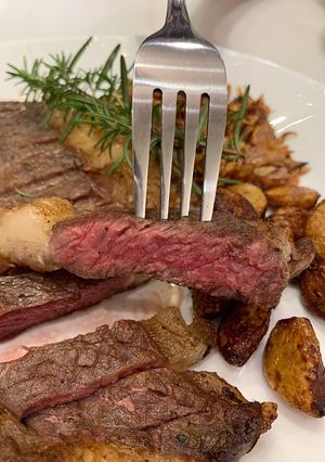 รูปของ Angus Strip-loin สเต็กเนื้อสันนอกแองกัส