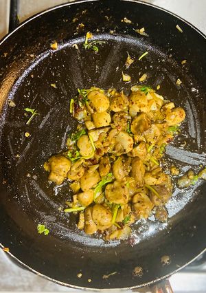 A picture of Butter garlic mushroom.