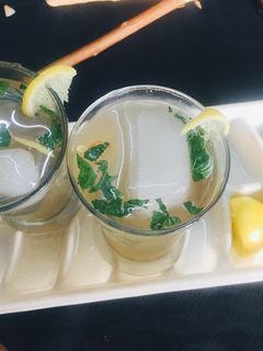 नींबू शिकंजी (Nimbu Shikanji Recipe in Hindi) रेसिपी मुख्य फोटो