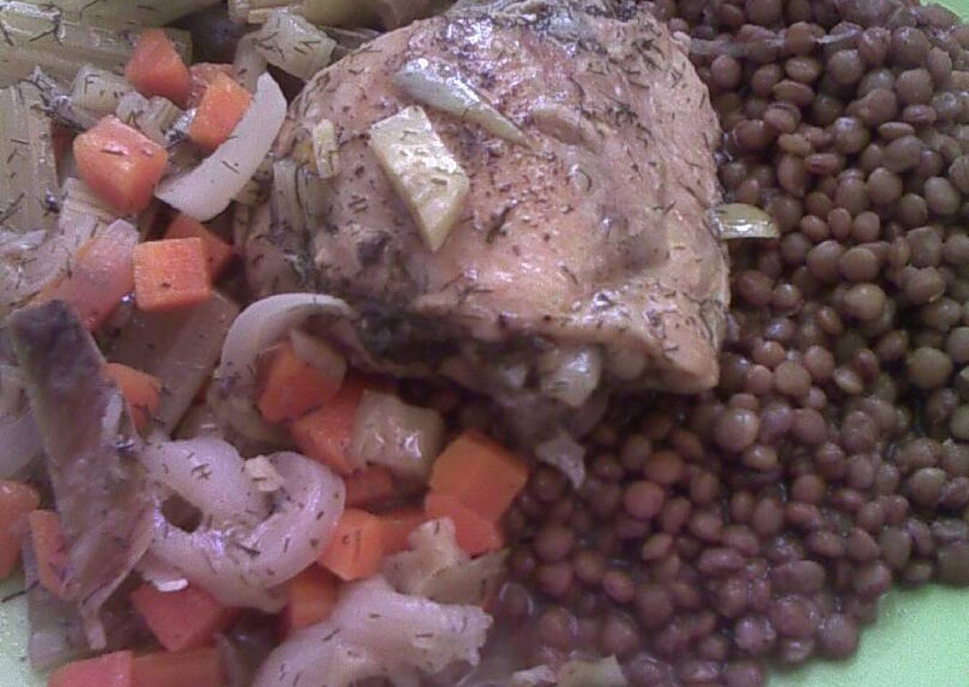 Escabeche de pollo y verduras con lentejas
