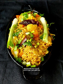 મીક્સ વેજ પુલાવ (Mix Veg Pulao Recipe In Gujarati) રેસીપી મુખ્ય ફોટો