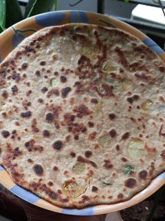 बटाटा पराठा (Batata Paratha Recipe In Marathi) रेसिपी चे मुख्य फोटो