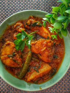 আলু দিয়ে রুই মাছের ঝোল (aloo diye rui macher jhol recipe in Bengali) রেসিপির প্রধান ছবি