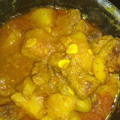 A picture of Pointed gourd potato curry.