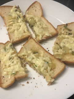 கார்லிக் பிரட்(garlic bread recipe in tamil) செய்முறை முக்கிய புகைப்படம்