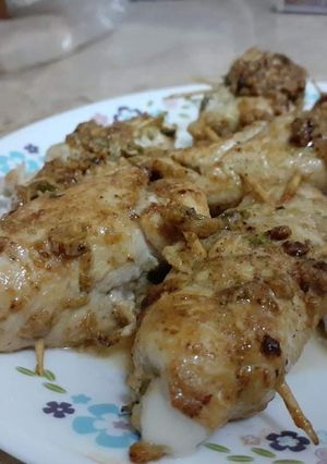 A picture of Cheesy chicken kabab rolls.