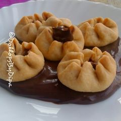 A picture of Baked Nutella Oats Pouches.