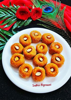 मथुरा का केसर पेड़ा (Mathura ka Kesar Peda recipe in Hindi) रेसिपी मुख्य फोटो
