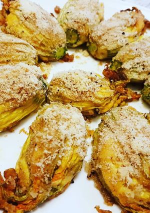 Foto di Fiori di zucchine al forno, ripiene con ricotta e prosciutto