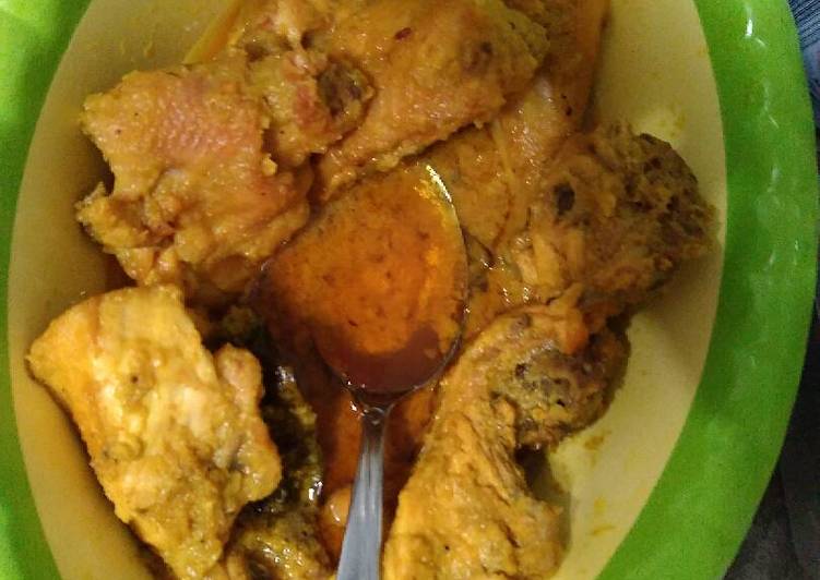 Bagaimana Menyiapkan Gulai ayam sederhana yang Sempurna